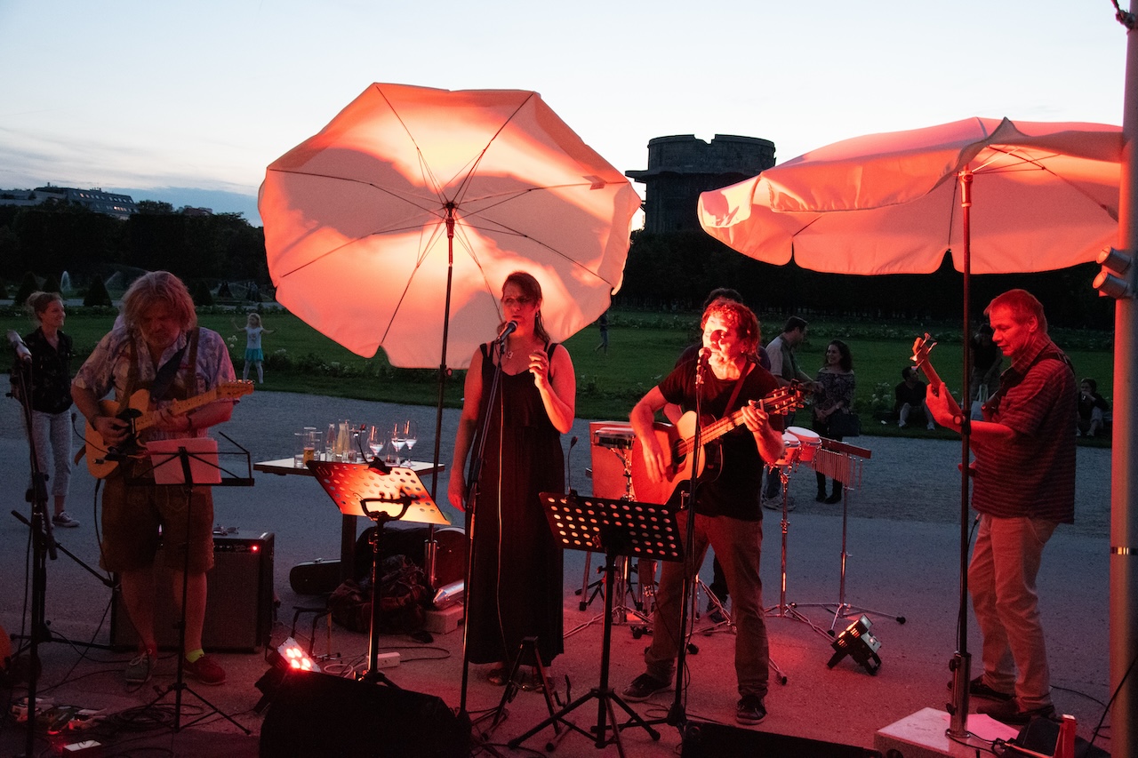 Augarten Sommernacht 2016: Oye Como Va im Cafe Restaurant Augarten